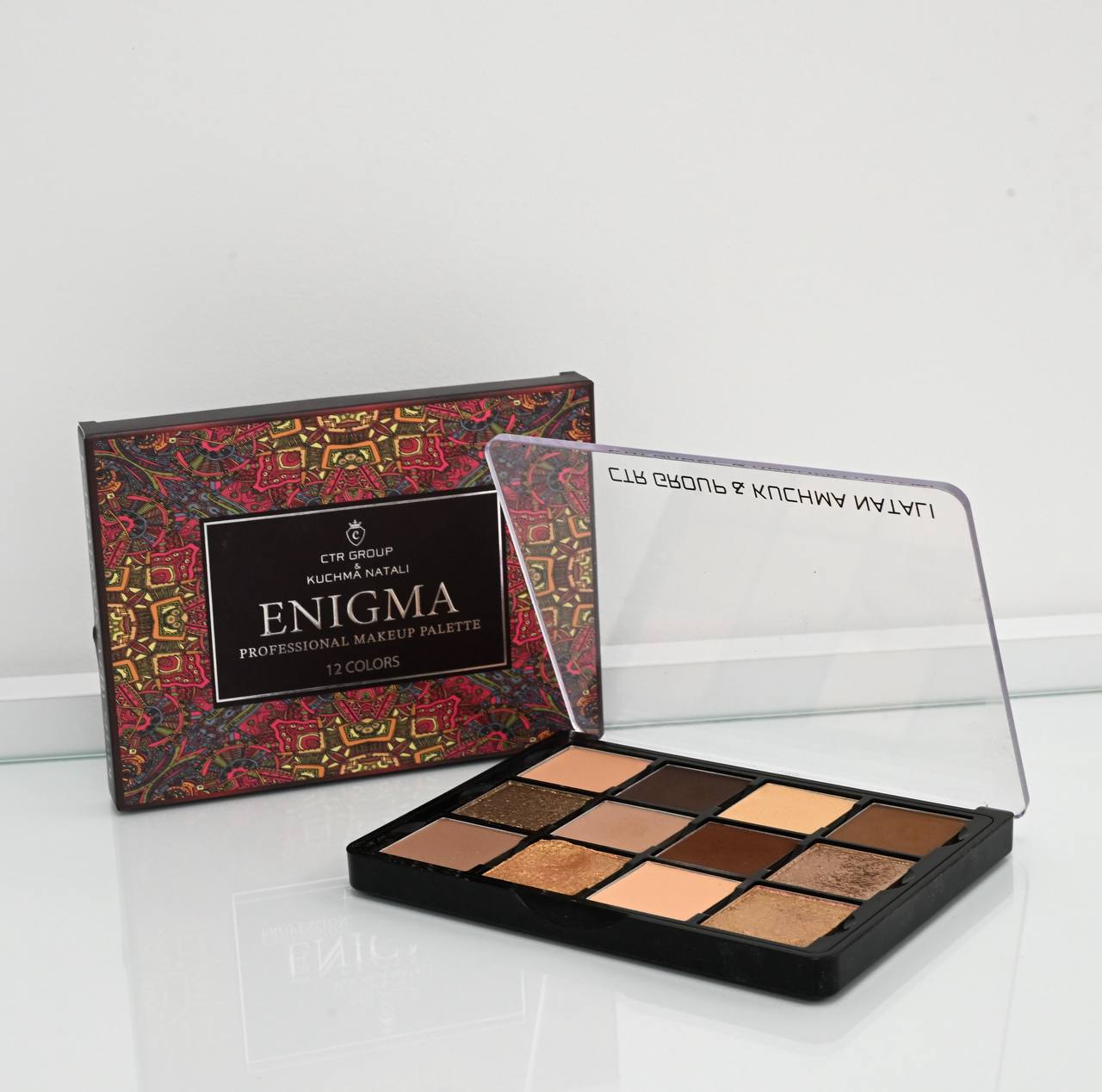 Soft Glam Eyeshadow Palette z Mwte, Swin & Sparkle Shades - Enigma
