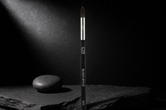 Dense vs Fluffy Crease Brushes: Pro MUA Choices — Encanto