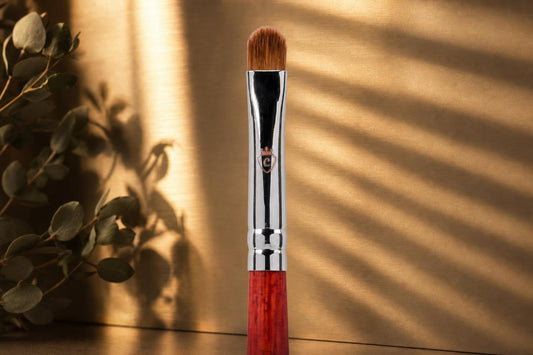 Which Brush Type Is Ideal for Eyeshadow Application? — ENCANTO
