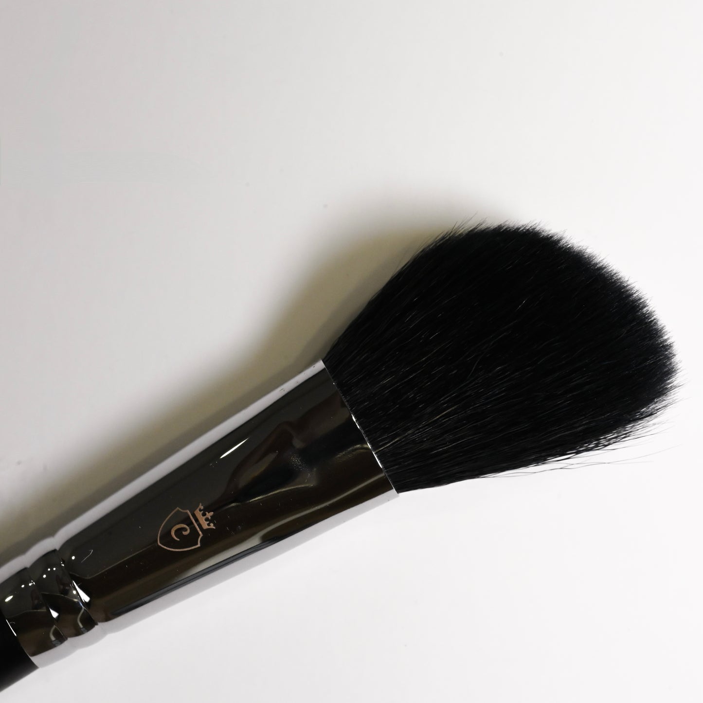 Angled Blush & Contour Brush W0184 – Arctic Fox Hair Black Style