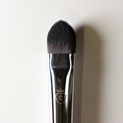 CTR W0660 small concealer brush Black Style ferrule close-up horizontal view silver chrome CTR crown logo synthetic bristles — CTR Professional
