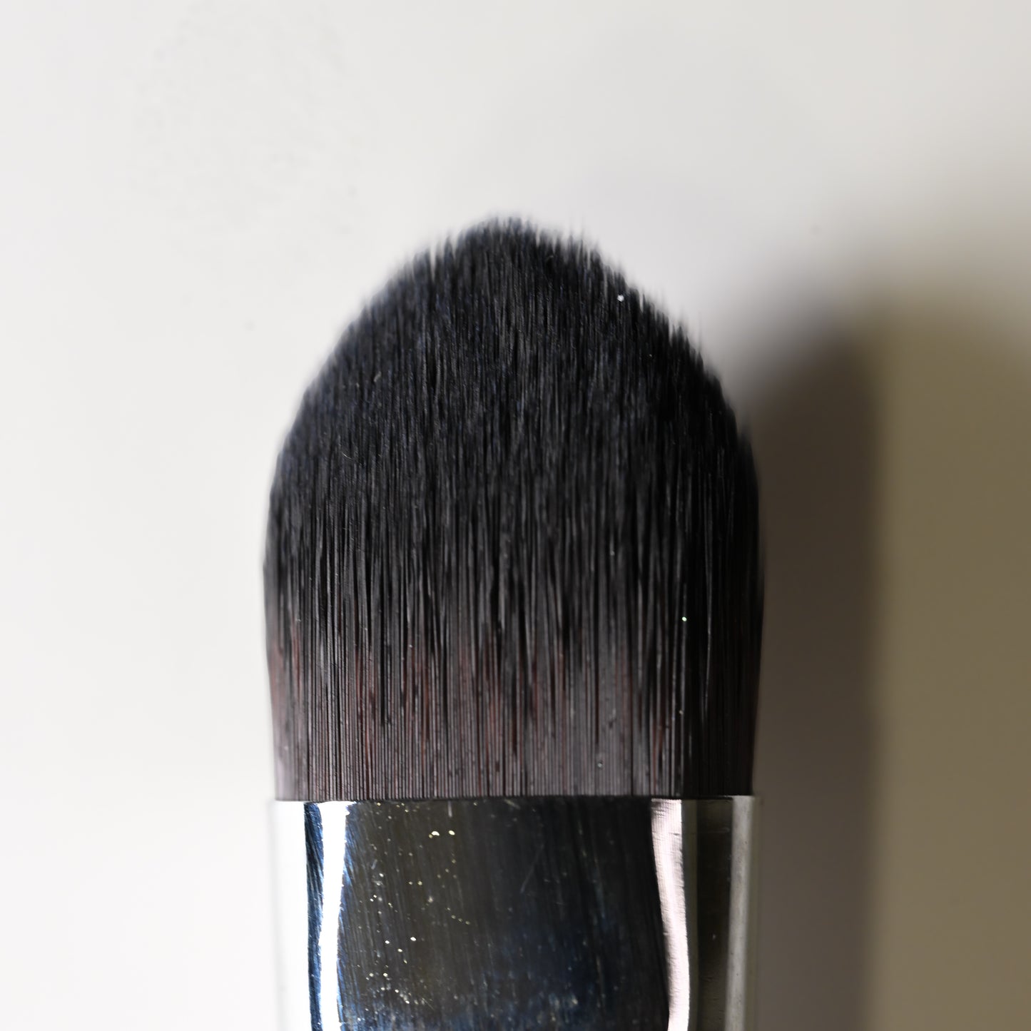 CTR W0660 small concealer brush Black Style bristle detail horizontal view dense rounded synthetic tip close-up — CTR Professional
