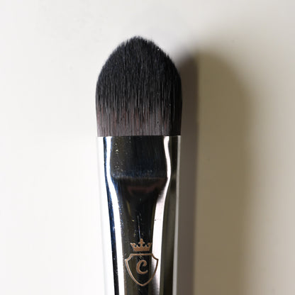 CTR W0660 small concealer brush Black Style handle end close-up horizontal view black matte finish — CTR Professional
