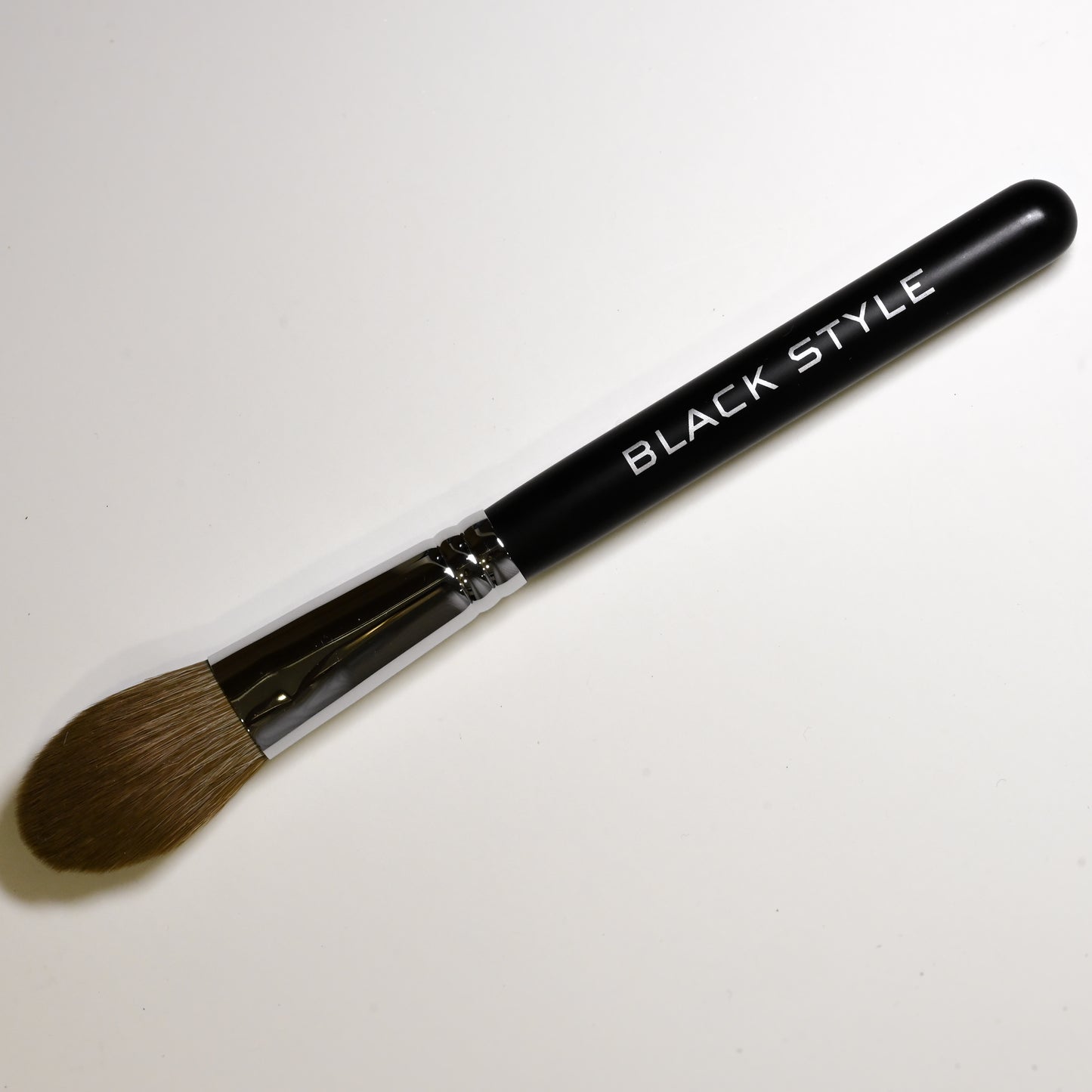 Precision Highlighter Brush for Under-Eye Setting & Face Glow