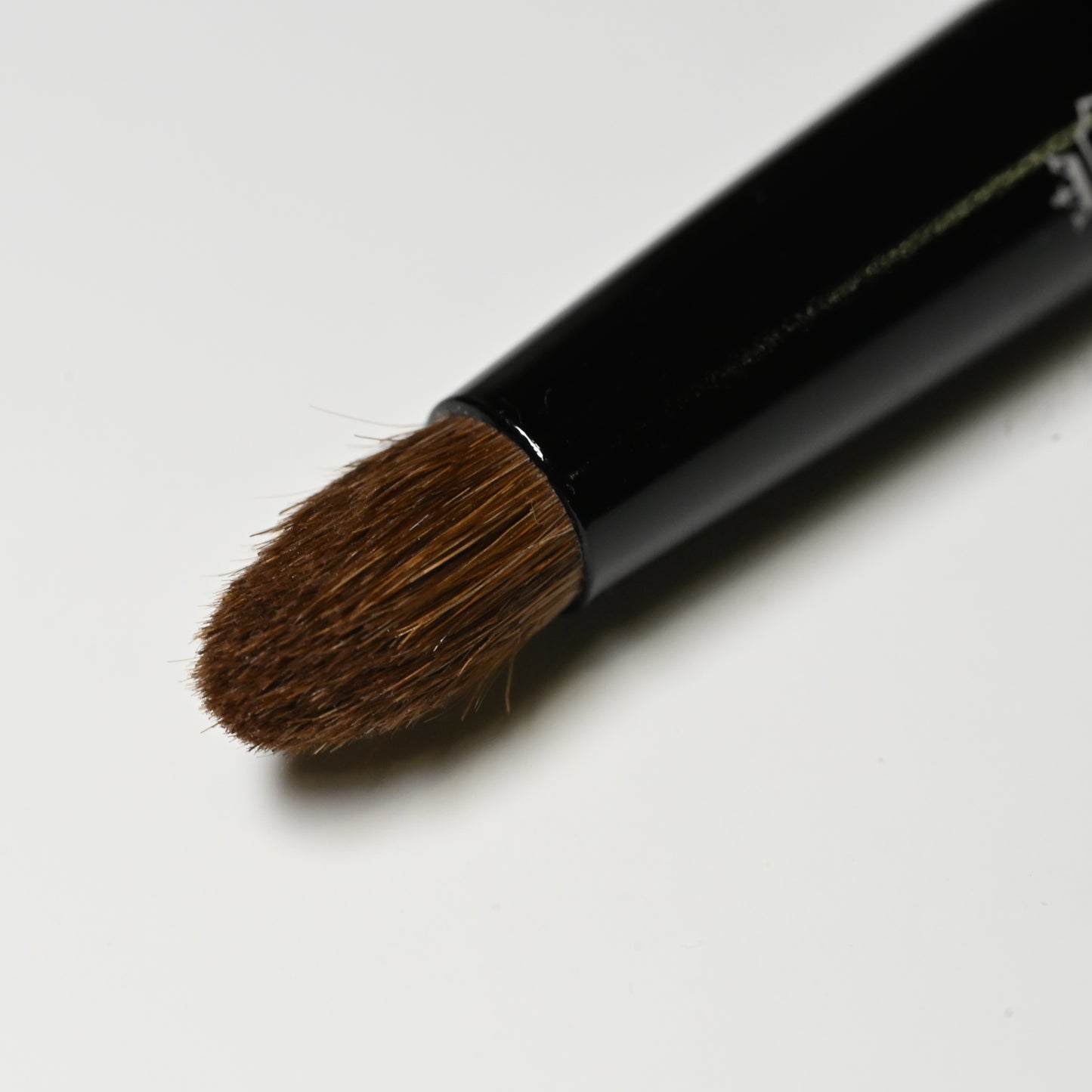 Squirrel Hair Precision Crease Blending Brush W0188