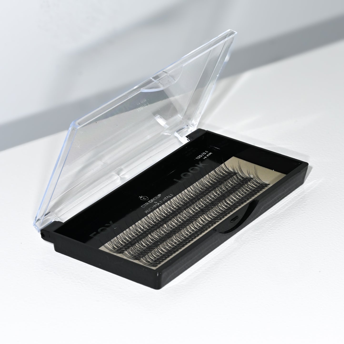 Fox Look 14mm – False Eyelashes for a Dramatic Fox-Eye Look