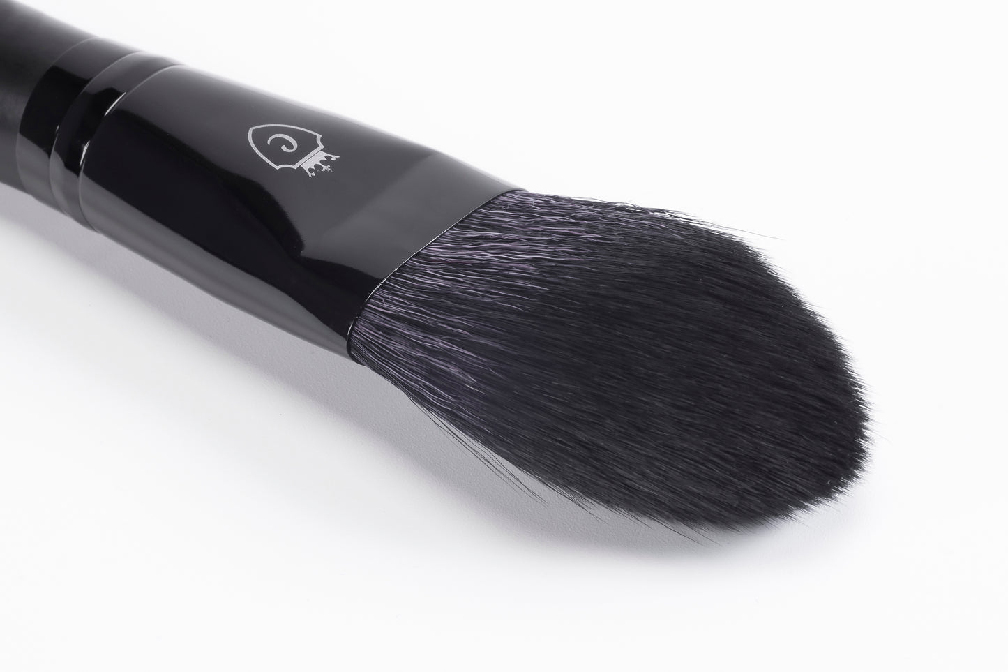 Full-Face Powder Brush W0575 with Dense Synthetic Bristles