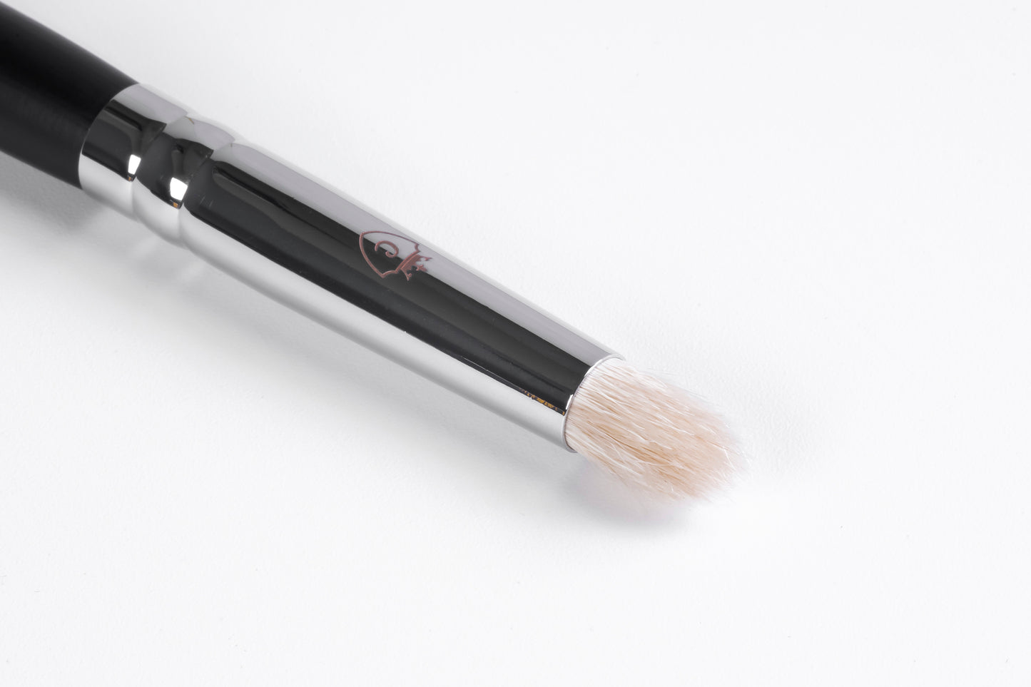 Professional Eyeshadow Blending Brush W0598, Premium Goat Hair, Aged Wooden Handle