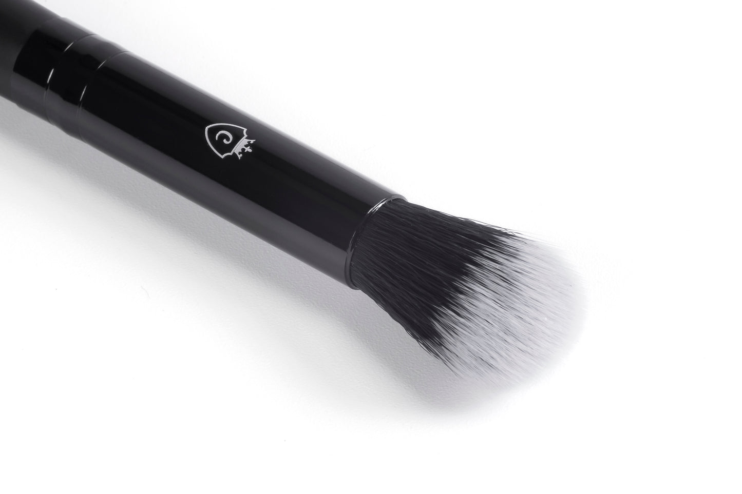 Professional Brush W0606 for Eyeshadow, Concealer, and Corrector, Synthetic Taklon Bristles, Aged Wooden Handle