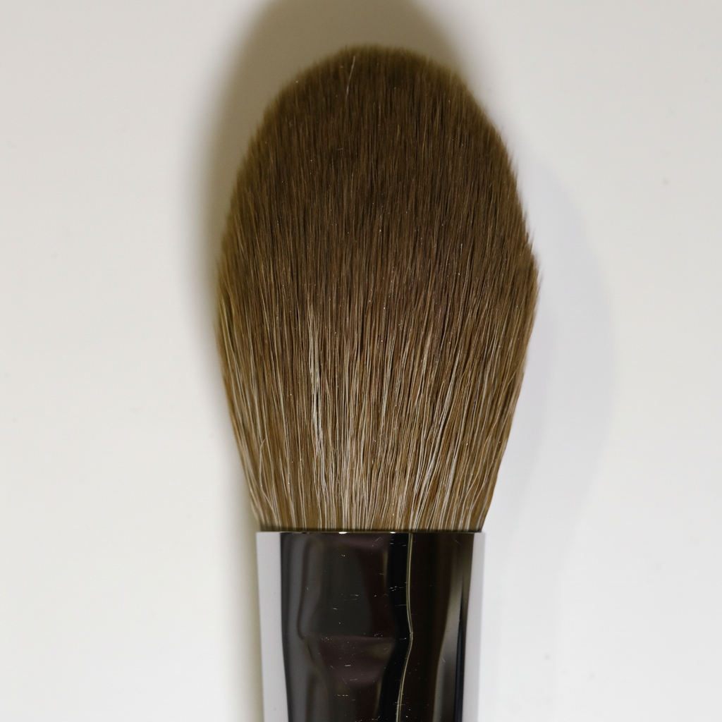 Front close-up of the rounded bristle tip of the CTR GROUP W0701 highlighter and under-eye setting brush