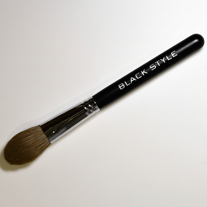 CTR GROUP W0701 highlighter and under-eye setting brush with a black handle and rounded brown bristles